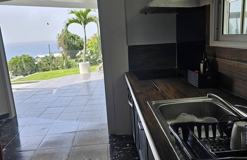 L'Houezel Apartment | Magnificent sea view for this spacious single-storey apartment