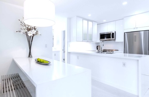 Sawtelle Condo | Magnificent Villa Blanca in the heart of Brentwood