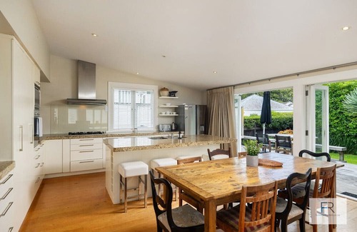 Epsom House | Magnificent Villa Getaway
