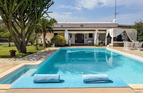 Santa Eulalia del Rio Villa | Magnificent villa, quiet area, ideal for families and friends *OCTOBER OFFER*.