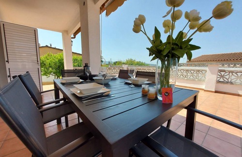 L'Escala Villa | Magnificent villa with private pool.