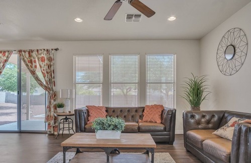 Drexel Heights House | Magnificent Whole House At Tucson Mtn Village Sleeps 8 4 Bedroom Home by Redawning