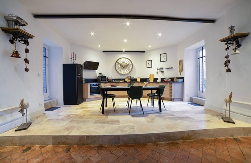 Montargis House | Magnifique Chapelle Entièrement Rénovée en Cœur de Ville Pour 8 Personnes