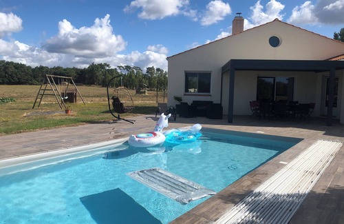 Saint-Reverend Villa | Magnifique Maison de Campagne Avec Piscine, à 10 min de L'océan
