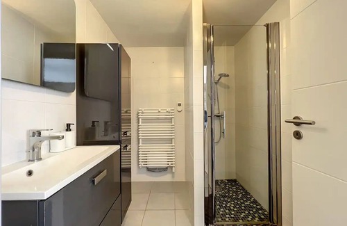 Boujan-sur-Libron Apartment | Magnifique Patio Climatisé Avec Terrasse