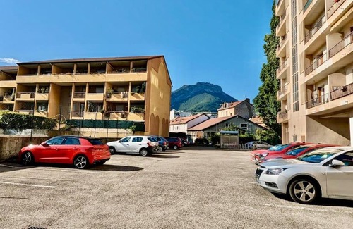 Secteur 1 Apartment | Magnifique T2 refait à neuf - Calme & Tout Equipé avec Parking