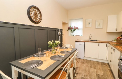 Richmond Cottage | MAGNOLIA COTTAGE, pet friendly, with open fire in Melsonby
