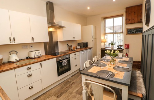 Richmond Cottage | MAGNOLIA COTTAGE, pet friendly, with open fire in Melsonby
