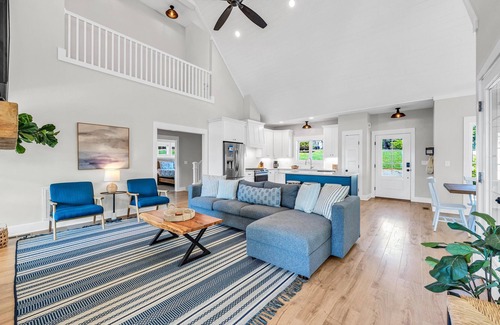 Moneta House | Magnolia Cove, New Lakefront Luxury w/Covered Decks + Heated Salt Water Pool, Fire Pit & Dock!