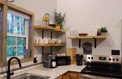 Cosby Cabin | Magnolia Den: Pet-friendly Cabin near Gatlinburg