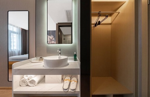 Pudong Hotel | Magnolia Hotel Lingkong Road subway