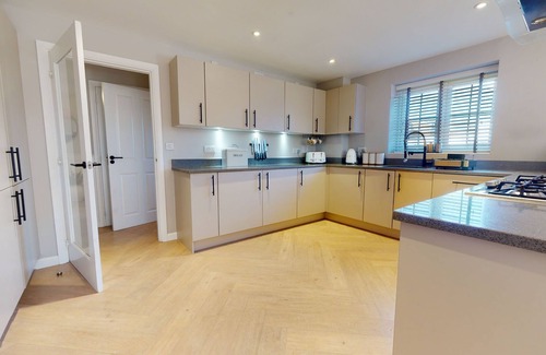 Royal Leamington Spa House | Magnolia House | Leamington Spa Holiday Let | 4 Beds & Sleeps 7