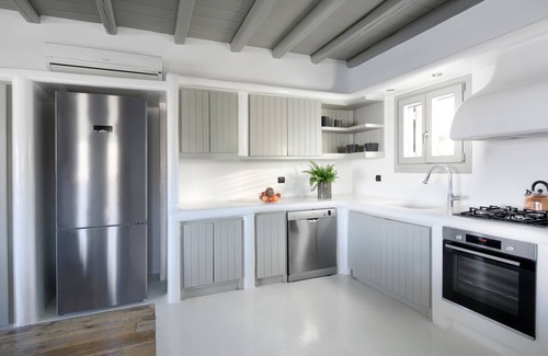 Paraga Villa | Magnolia in Mykonos with 4 bedrooms and 4.5 bathrooms