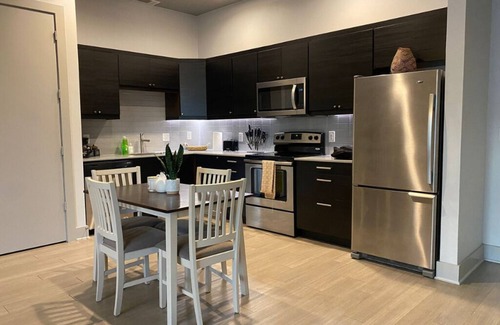 Fort Worth House | Magnolia Walks ~ City Chic Comfort ~ Med District!