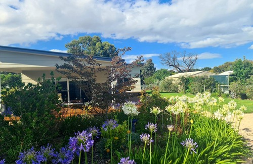 Alexandrina House | Magnolias at Clayton Bay on the River Murray