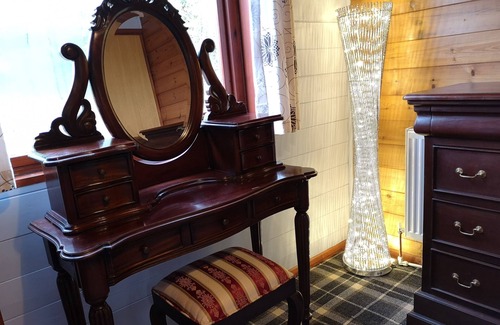 Warminster Ski Chalet | Magpie 5 Hot Tub HuntersMoon-Warminster-Bath-Wiltshire