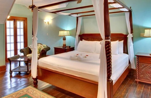 Bullet Tree Falls Resort | Mahogany Hall Boutique Resort