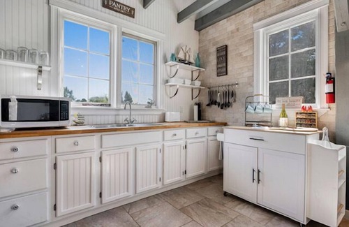 Mahone Bay House | Mahone Bay Nature Escape/Private/Full kitchen/400 meters to the water