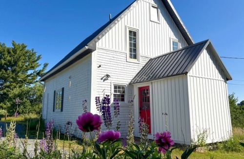 Mahone Bay House | Mahone Bay Nature Escape/Private/Full kitchen/400 meters to the water