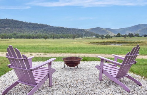 Broke Apartment | Mahony Estate Vineyard View - Sleeping 2 Guests in Broke