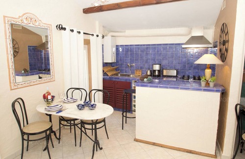 Le Suquet Apartment | Maillot-0008-Provençal charm inside and outside