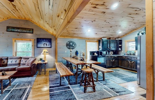 Mercer House | Main Level Cozy Home, Conveniently located near downtown by Lakes & Trails.