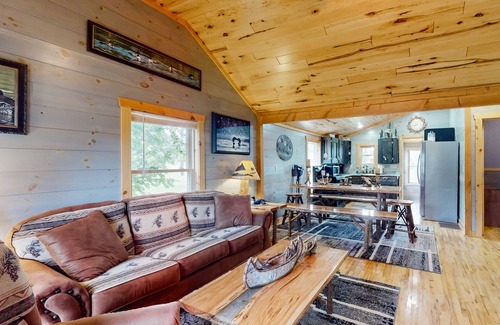 Mercer House | Main Level Cozy Home, Conveniently located near downtown by Lakes & Trails.