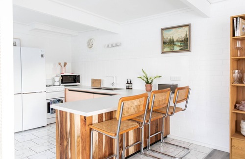 Yarrawonga Apartment | Main Street, above shops, close to foreshore