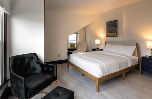 Covington Apartment | Main Street Oasis - with Parking