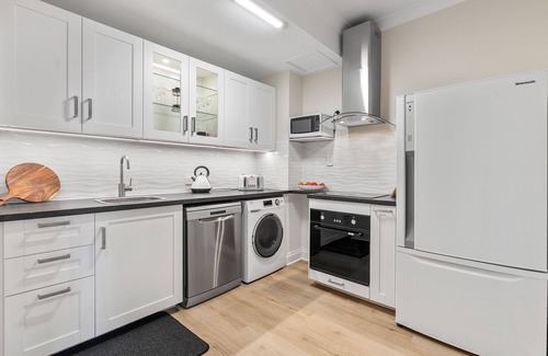 Goolwa Apartment | Main Street of Goolwa - WIFI, Smart TV, Linen included
