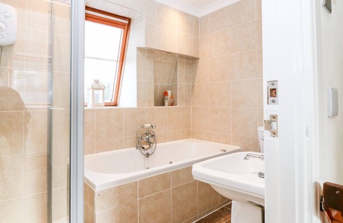 Gardenstown Cottage | MAIN STREET, pet friendly, country holiday cottage in Gardenstown