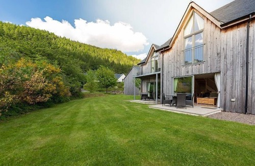 Kenmore Villa | Mains of Taymouth, Kenmore ~ 5* 2 Maxwells - sleeps 4 guests in 2 bedrooms
