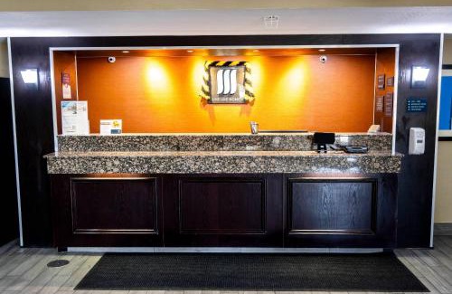 Oakdale Hotel | MainStay Suites Coralville - Iowa City