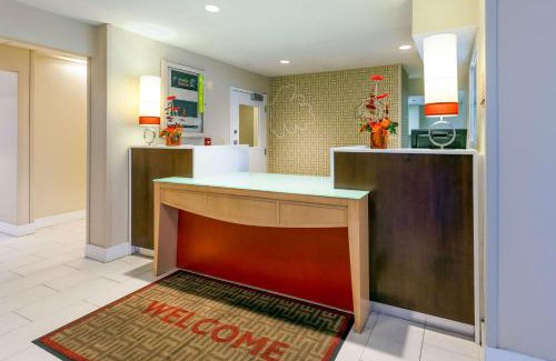 Farmington Hills Hotel | MainStay Suites Detroit Farmington Hills