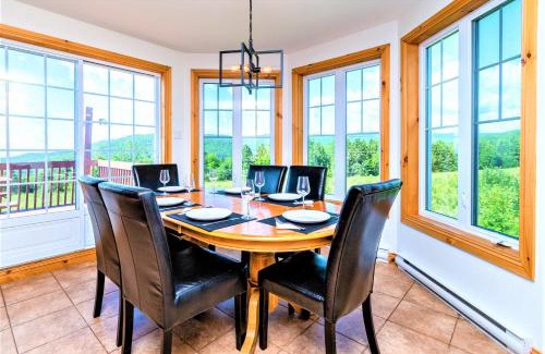 Petite-Riviere-Saint-Francois Ski Chalet | Maison Accueillante - Spa, fleuve et montagnes!