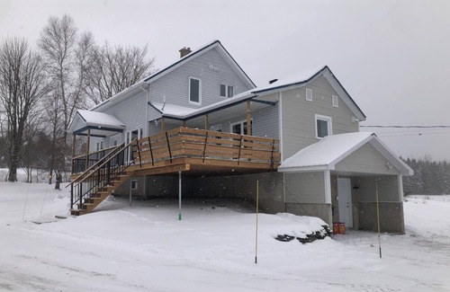 Saint-Pierre-de-Broughton House | Maison chez Dom The peace and quiet of the Chaudière Appalaches countryside