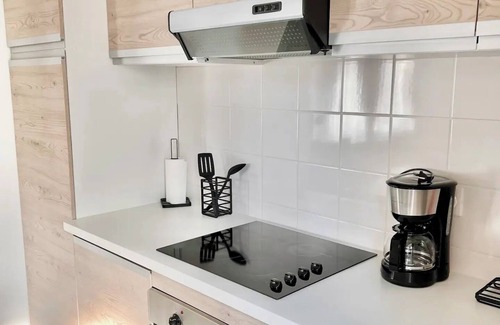 Ruelle-sur-Touvre House | Maison 2 Chambres Centre Ville Wifi - Babyfoot - TV