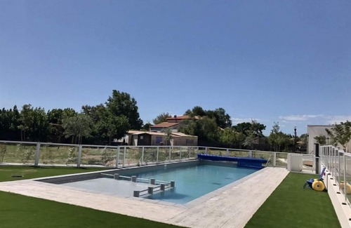 Serignan House | Maison Abordable + Kitchenette + Parking Gratuit