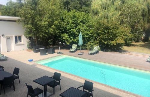 Labouheyre House | Maison Art Deco-5 suites, piscine, clim, parking
