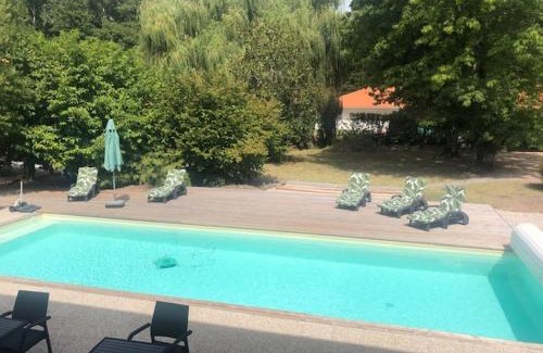 Labouheyre House | Maison Art Deco-5 suites, piscine, clim, parking