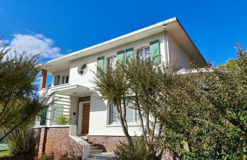 Labouheyre House | Maison Art Deco-5 suites, piscine, clim, parking