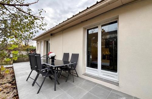 Gagny Villa | Maison avec Terrasse proche Gare pour Paris et Disneyland - 6 personnes