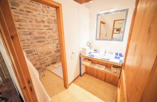 Cordes-sur-Ciel Bed & Breakfast | Maison Bakéa