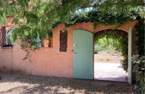 Saint-Antonin-du-Var House | Maison Bien-être Séjour à Thème en Famille ou Avec vos Proches. Jardin & Jacuzzi