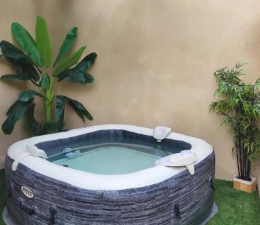 Aubignan House | Maison BRIALI avec Jacuzzi espace détente