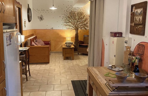 Gilly-sur-Isere House | Maison Campagne, Terrasse et Jardin, Proche de Toutes Commodités. Local Sécurisé