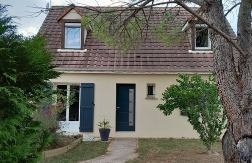 Chateauroux House | Maison Chaleureuse Entièrement Clôturée Animaux Acceptés