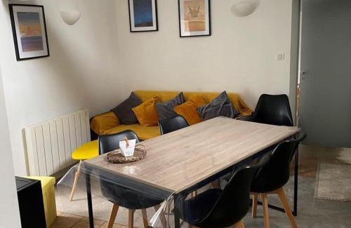 Brout-Vernet House | Maison cocooning avec jardin et cheminée près de Vichy – vélos et animaux acceptés - FR-1-489-68