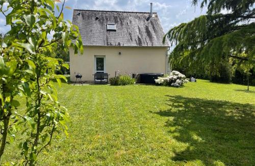 Neant-sur-Yvel House | Maison cosy avec jacuzzi