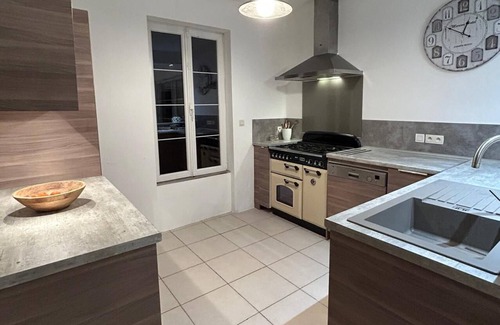 Sainte-Eulalie-en-Born House | Maison de maître 5 bedrooms Swimming pool, jacuzzi